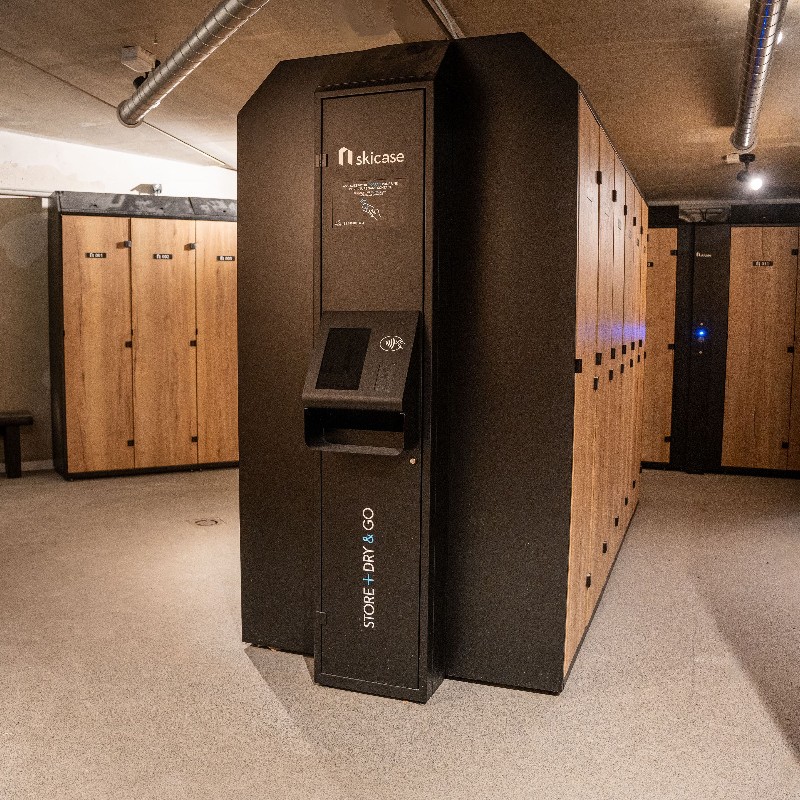 SKI LOCKERS